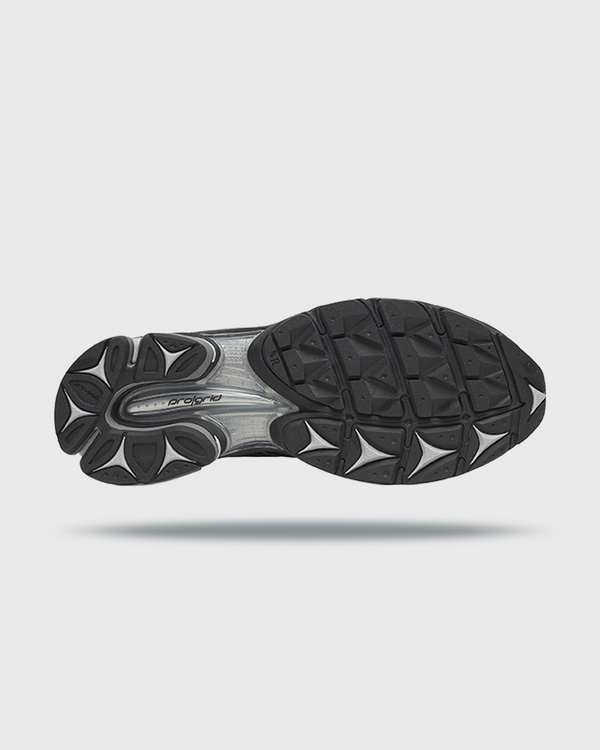 Saucony Progrid Triumph 4 Sneaker Zwart Zilver onderkant zool zwart grijs progrid