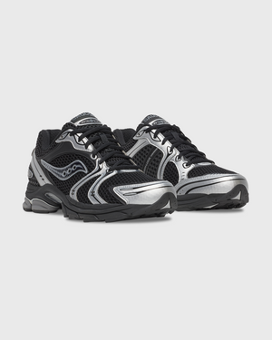 Saucony Progrid Triumph 4 Sneaker Zwart Zilver vooraanzicht linker rechter schoen