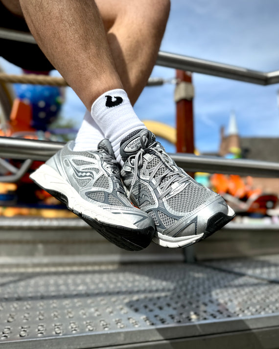 Saucony Progrid Guide 7 Sneaker Grijs Zilver Paar Model