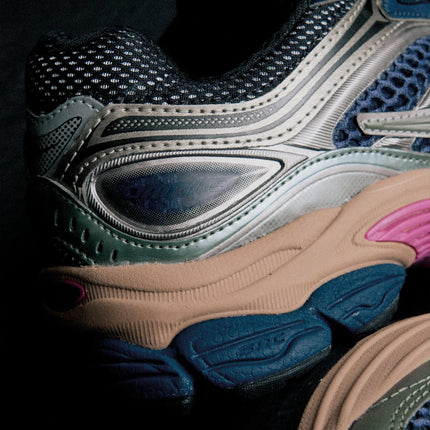 Saucony Progrid Omni 9 Sneaker Blue Brush Close Up Foto Lifestyle