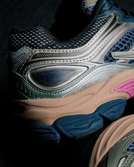 Saucony Progrid Omni 9 Sneaker Blue Brush Close Up Foto Lifestyle