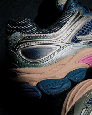 Saucony Progrid Omni 9 Sneaker Blue Brush Close Up Foto Lifestyle
