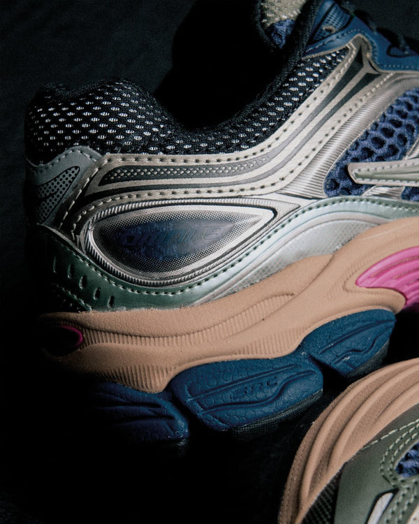 Saucony Progrid Omni 9 Sneaker Blue Brush Close Up Foto Lifestyle
