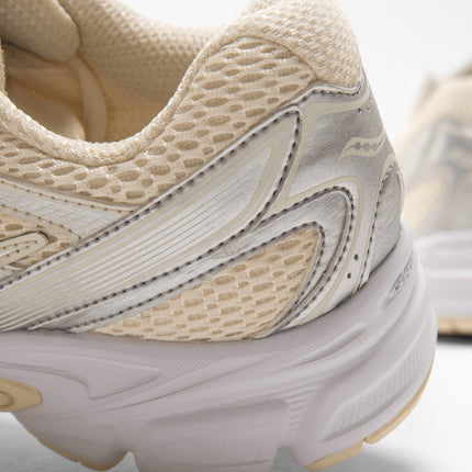 Saucony Ride Millennium Sneaker Cream / Zilver detail van hiel en hak