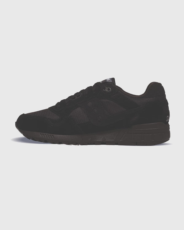 Saucony Shadow 5000 Sneaker Zwart met witte achtergrond linkerneusaanzicht