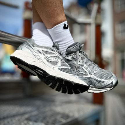 Saucony Progrid Guide 7 Sneaker Grijs Zilver Model foto