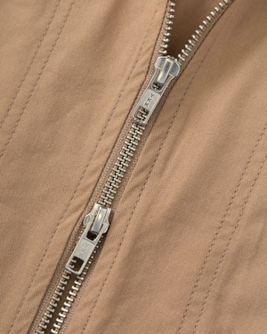 Service Works Twill Work Jacket Mushroom close up dubbele ritssluiting