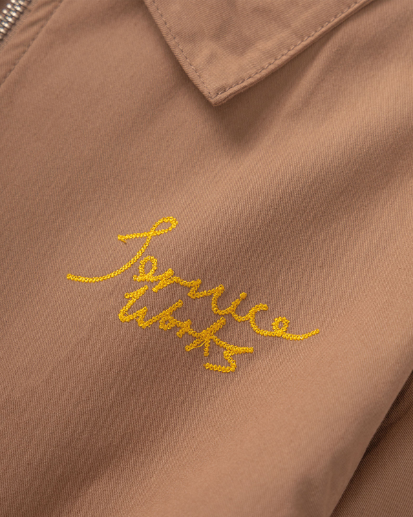 Service Works Twill Work Jacket Mushroom close up letter service works op borst