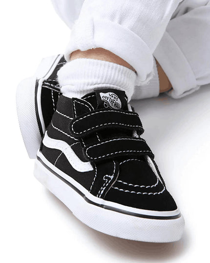 Sk8-Mid Reissue V JN on feet model photo peuter baby