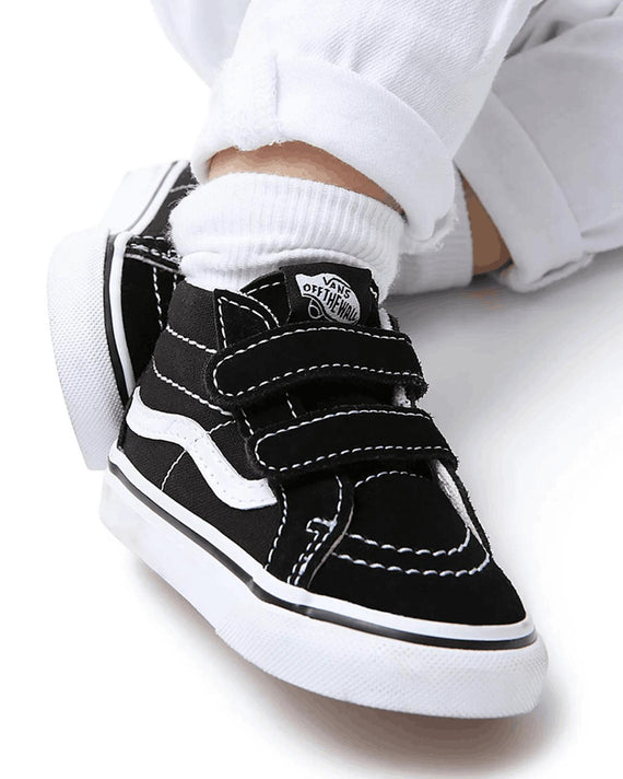 Sk8-Mid Reissue V JN on feet model photo peuter baby