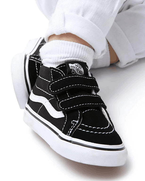 Sk8-Mid Reissue V JN on feet model photo peuter baby