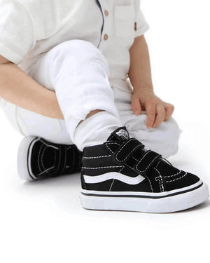 Sk8-Mid Reissue V JN model on feet photo
