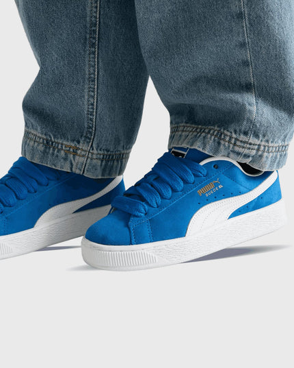 Suede XL Team Royal on fet model foto
