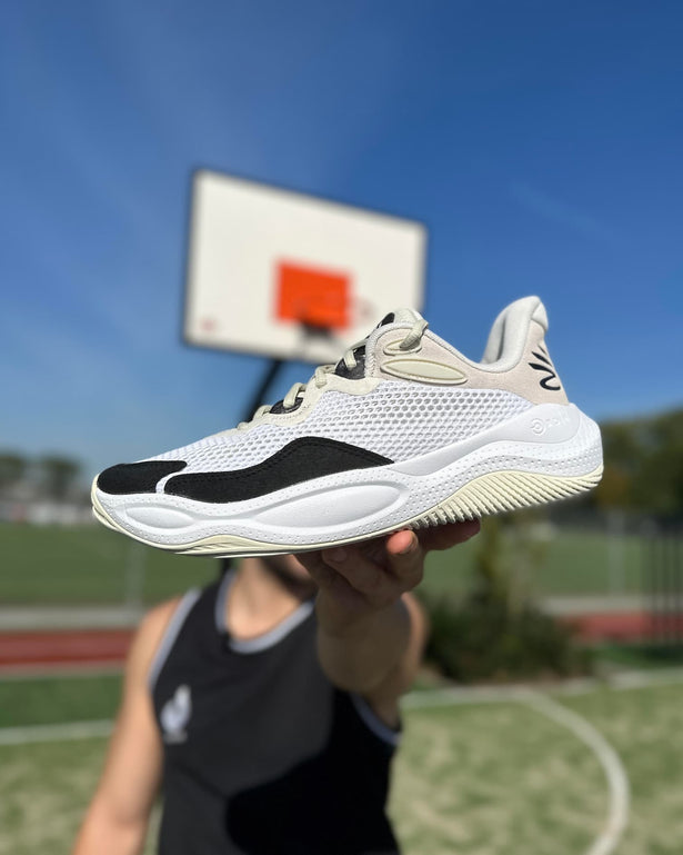 Under Armour Curry Splash 24 Basketbalschoen Wit Linkerkant neusaanzicht zwart geel beige wit