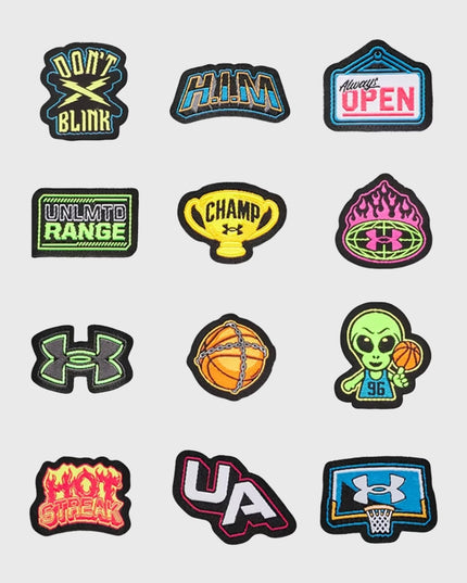 GS JET ’25 Basketbalschoen Zwart – Under Armour Verschillende patches dat je erbij krijgt