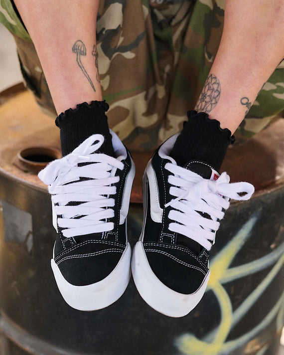 Knu Skool Black True White