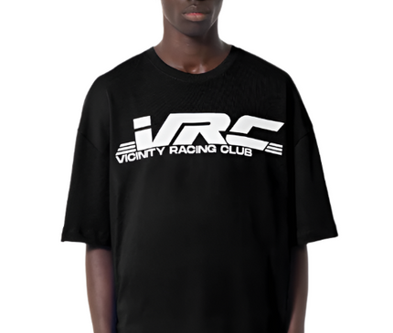 VRC TEE Zwart op model