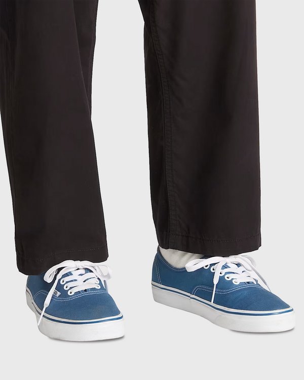 Vans Era Authentic Navy on feet met model foto