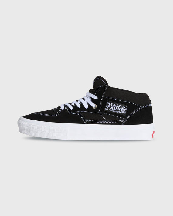 Vans Half Cab Zwart zijkant aanzicht label half cab zwart wit 