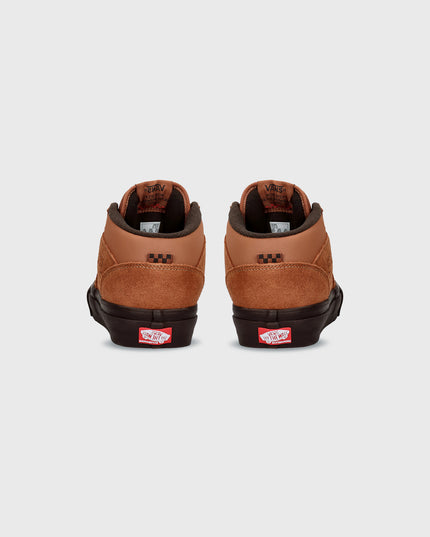 Vans Skate Half Cab Bruin achteraanzicht met check label en rode accenten van merk