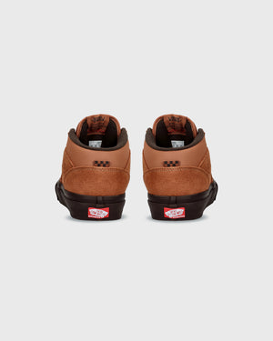 Vans Skate Half Cab Bruin achteraanzicht met check label en rode accenten van merk