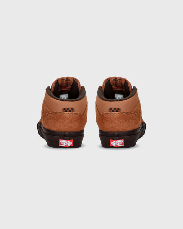 Vans Skate Half Cab Bruin achteraanzicht met check label en rode accenten van merk