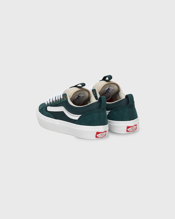 Vans Skate Old Skool 36+ Oatmeal achteraanzicht hiel groen suede met lipje en rode details op de zool met logo vans