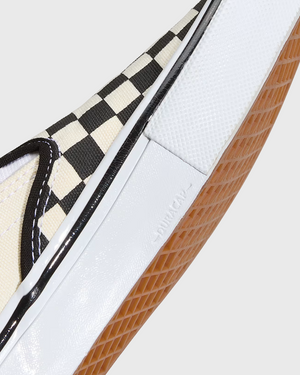 Vans Skate Slip-On Checkered close up dura cap outsole wit