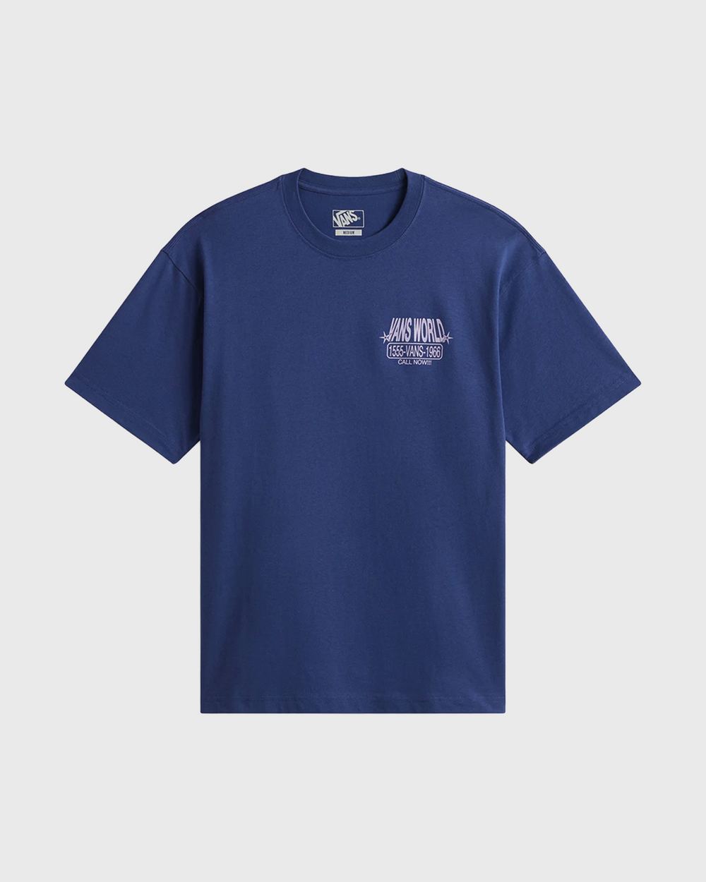 Vans World Intl SS Tee Navy met een comfortabele regular fit. Dit donkerblauwe T-shirt is gemaakt van zacht katoen en heeft een klein Vans-logo op de borst en een opvallende World International graphic op de rug. Ideaal voor een casual streetwear-look. Verkrijgbaar bij Burned Sports Den Bosch.