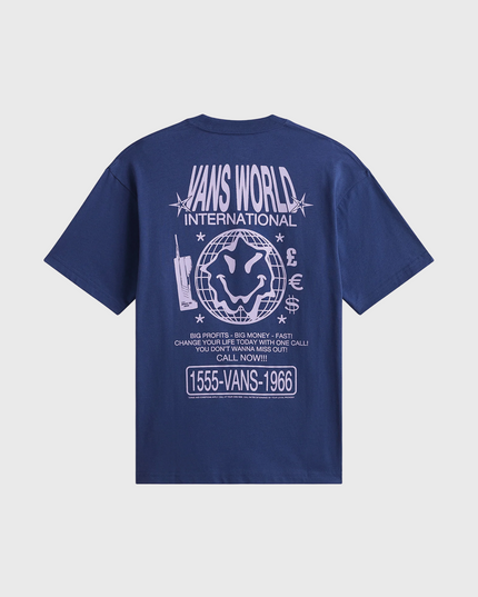 Vans World Intl SS Tee Navy met een comfortabele regular fit. Dit donkerblauwe T-shirt is gemaakt van zacht katoen en heeft een klein Vans-logo op de borst en een opvallende World International graphic op de rug. Ideaal voor een casual streetwear-look. Verkrijgbaar bij Burned Sports Den Bosch.