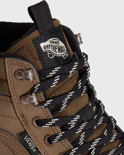 Vans Sk8-HI Waterproof Insulated Bruin close up aanzicht
