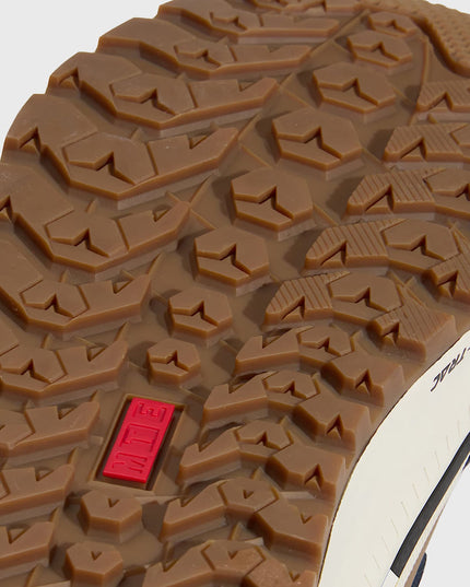 Vans Sk8-HI Waterproof Insulated Bruin zoolaanzicht close up