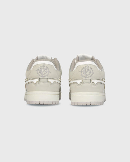 Vicinity Akimbo Low Stone Grey Achteraanzicht met logo 