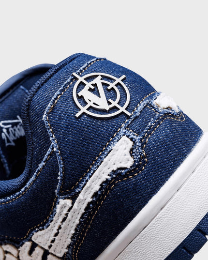 Vicinity Akimbo Lows Sneaker Denim Blue close up achterkant logo