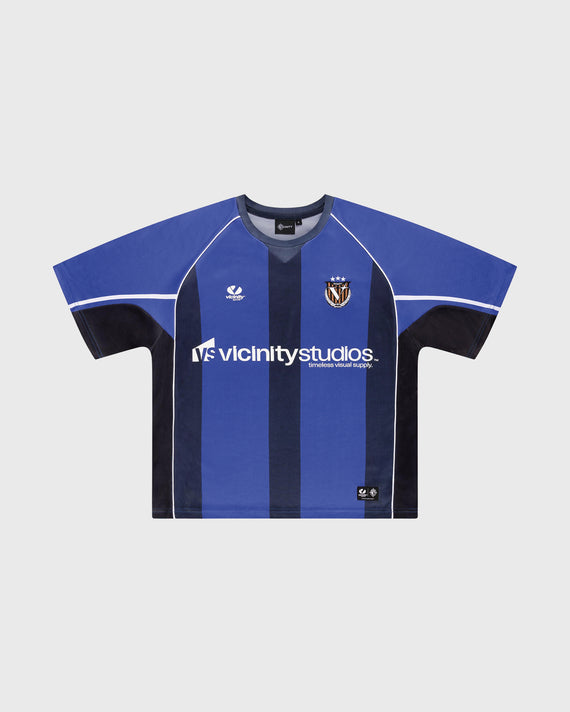 Vicinity Derby Jersey T-shirt Blauw vooraanzicht logo vicinity met patchwork blauw gestreept