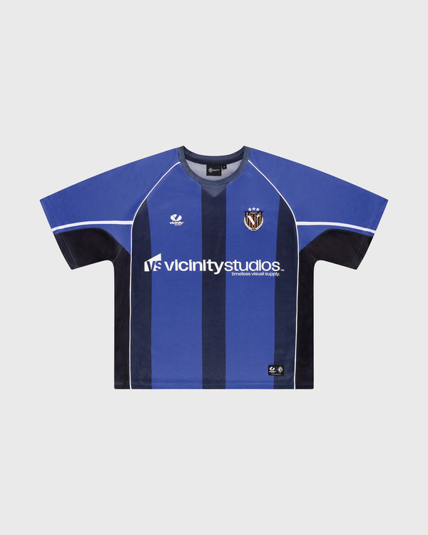 Vicinity Derby Jersey T-shirt Blauw vooraanzicht logo vicinity met patchwork blauw gestreept