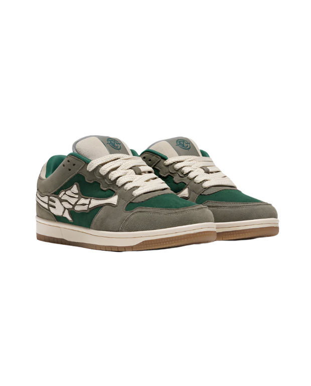 Vicinity Akimbo Lows Sneaker Gardenia Green in een paar van de zij kant 