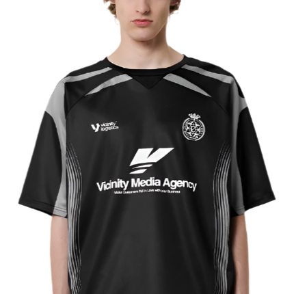 Vicinity Wave Jersey Zwart op model
