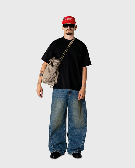 De Woodbird Baine Warp Acid Tee in zwart is een trendy T-shirt met een opvallende acid wash afwerking en een stoere streetwear uitstraling. Het comfortabele model en de unieke gewassen look maken dit shirt perfect voor een casual outfit met karakter. Verkrijgbaar bij Burned Sports in Den Bosch.