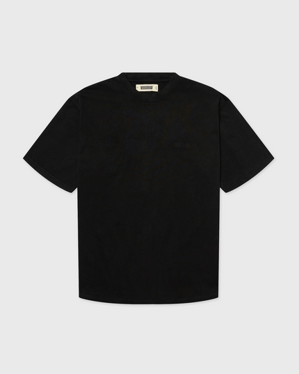 De Woodbird Baine Warp Acid Tee in zwart is een trendy T-shirt met een opvallende acid wash afwerking en een stoere streetwear uitstraling. Het comfortabele model en de unieke gewassen look maken dit shirt perfect voor een casual outfit met karakter. Verkrijgbaar bij Burned Sports in Den Bosch.