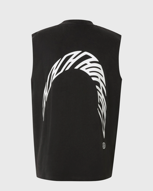 De Woodbird Bode Warp Acid Muscle Tee in zwart is een stoer mouwloos T-shirt met een acid wash-afwerking voor een vintage uitstraling. De comfortabele pasvorm en het minimalistische design maken deze muscle tee ideaal voor een casual of streetwear look. Verkrijgbaar bij Burned Sports in Den Bosch.