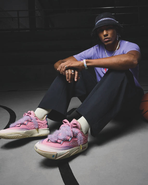 Anta KAI 2 Azurie Kyrie Irving Basketbalschoen Roze