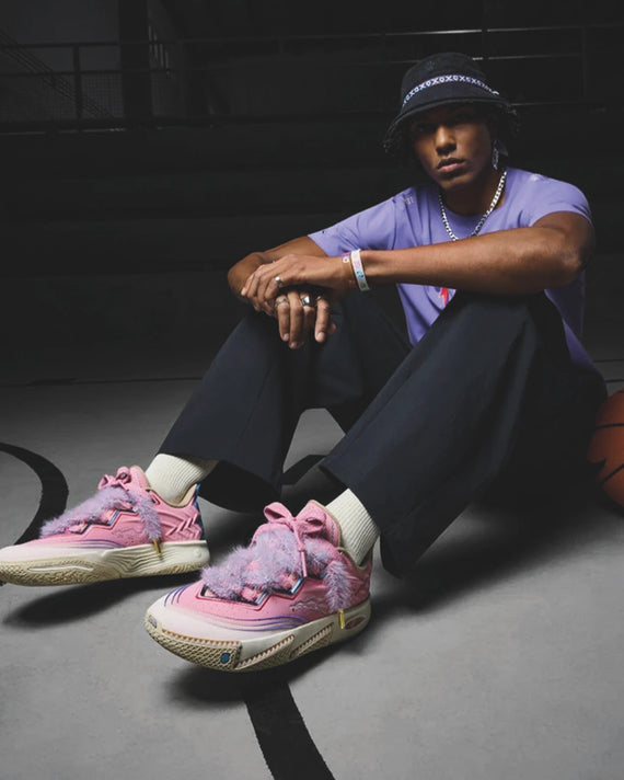 Anta KAI 2 Azurie Kyrie Irving Basketbalschoen Roze