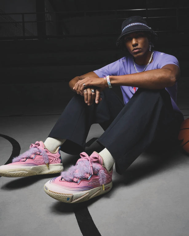 Anta KAI 2 Azurie Kyrie Irving Basketbalschoen Roze