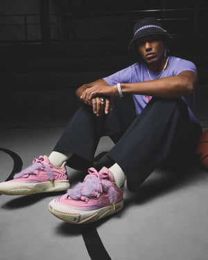 Anta KAI 2 Azurie Kyrie Irving Basketbalschoen Roze