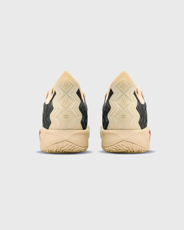 Anta KAI 2 Clutch Kyrie Irving Basketbalschoen Zwart achteraanzicht