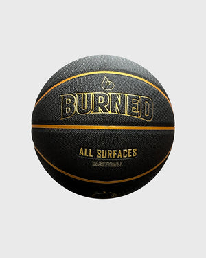 Burned In/Outdoor Basketbal Black Gold, maat 7, vrijstaand op grijze achtergrond - Burned Sports