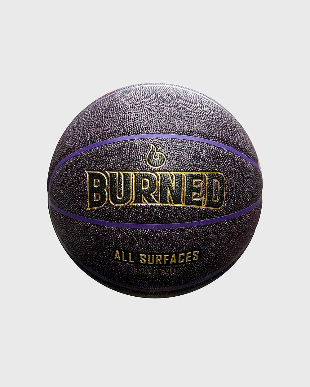 Burned In/Outdoor Basketbal Black Purple LA Glitter, maat 7, vrijstaand op grijze achtergrond - Burned Sports