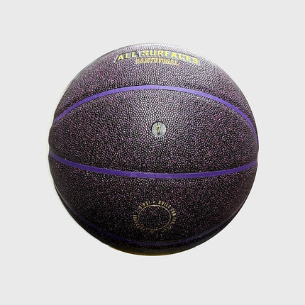 Burned In/Outdoor Basketbal Black Purple LA Glitter, maat 7, vrijstaand op grijze achtergrond - Burned Sports