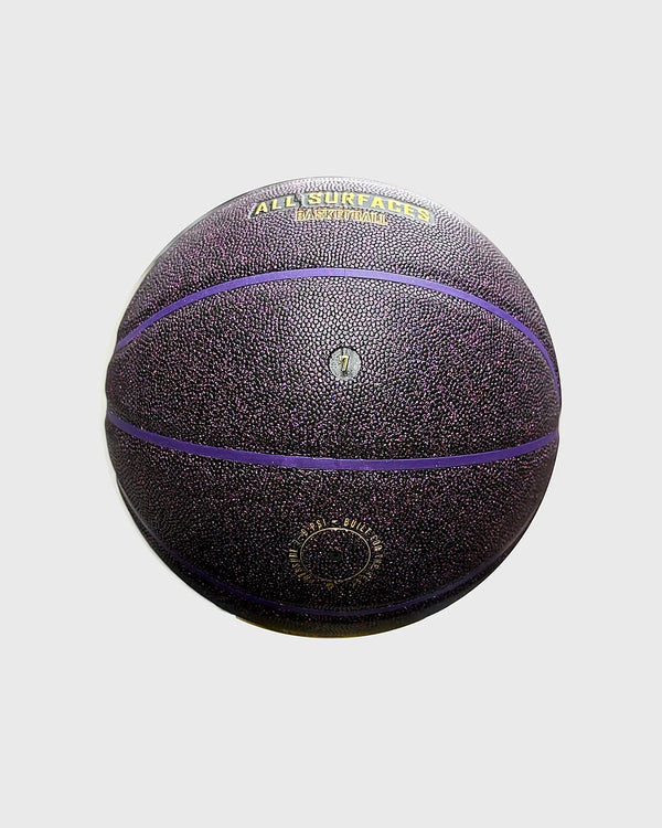 Burned In/Outdoor Basketbal Black Purple LA Glitter, maat 7, vrijstaand op grijze achtergrond - Burned Sports